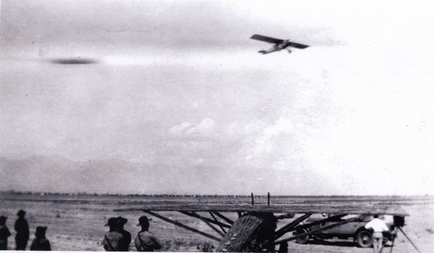 1927: Lindbergh comes in for a landing